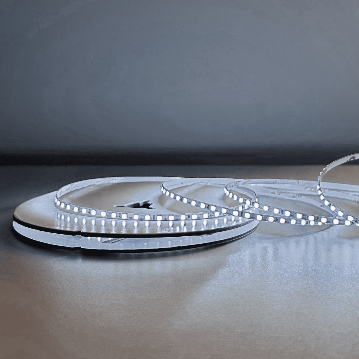 Fita Led Celeste Slim 5m 8w 6500k Branco Frio 960lm 12v Alut - NEO Avant