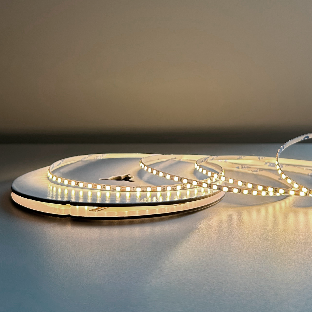Fita Led Celeste Slim 5m 8w 3000k Branco Quente 960lm 12v Alut