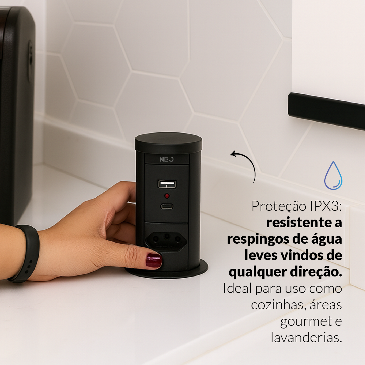 Torre de Tomadas Retrátil Preto 1 Tomada Multiplug USB e USB C Elevor Bivolt
